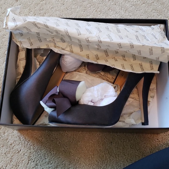 Badgley Mischka - Chocolate Brown Satin Bow Heels - Picture 5 of 6